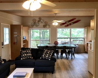 Fall dates available! 2026 dates available as well! - Mears - Living room