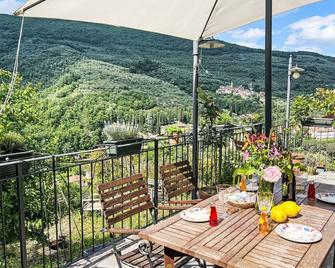 Wonderful villa for 6 people with terrace - Borgomaro - Balcón
