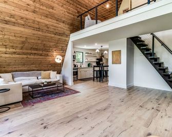 Modern A-Frame Cabin by Rip Van Winkle with Hot Tub - New Iberia