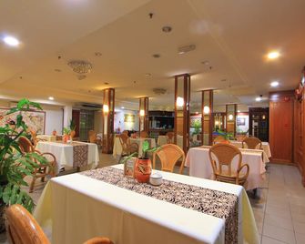 Telang Usan Hotel Kuching - קוצ'ינג - מסעדה
