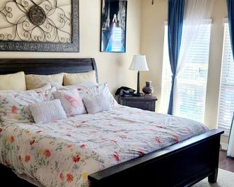 Prime location between River Walk and New Braufels - Schertz - Bedroom