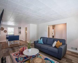237 Center Place - Salt Lake City - Living room