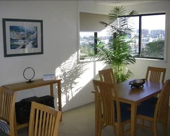 Meridian Caloundra - Kings Beach - Dining room