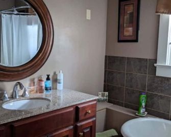 Gate House (2 Doubles - 2nd Floor) - Lancaster