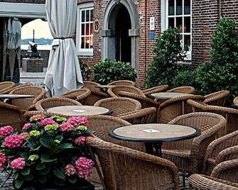 Romantik Hotel Auberge de Campveerse Toren - Veere - Patio