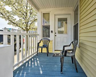 Wildwood Apartment - Porch and Enclosed Sunroom! - Wildwood - Balcón