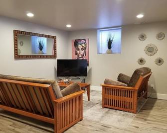 Spacious 2 bedroom unit in the heart of Seattle - Seattle - Living room