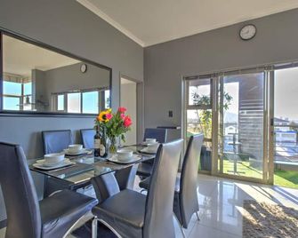 2br Executive Apartment 4min From Cape Town Cbd - Kapstaden - Matsal