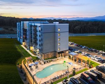 Staybridge Suites Pigeon Forge - Smoky Mtns By IHG - Pigeon Forge - Building