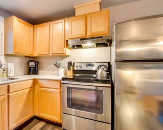 Oceanside Inn #9 - Upstairs Studio - Tillamook - Cucina