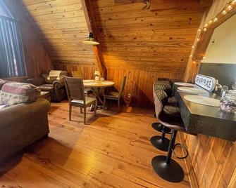 3-bedroom cabin just 30 minutes from The Outlet Shoppes of the Bluegrass - Taylorsville - Soggiorno