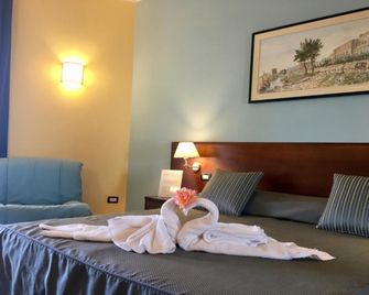 Grand Hotel L'Approdo - Terracina - Schlafzimmer