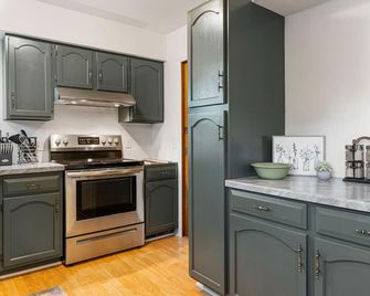 Le Claire Condo - Le Claire - Kitchen
