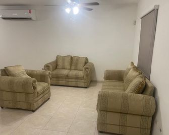 Bonita casa espaciosa en Residencial Montecarlo - Ciudad Obregón - Living room