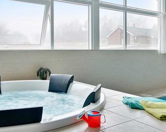 Spacious Holiday Home in Tisvilde With Swimming Pool - Tisvildeleje - Dining room