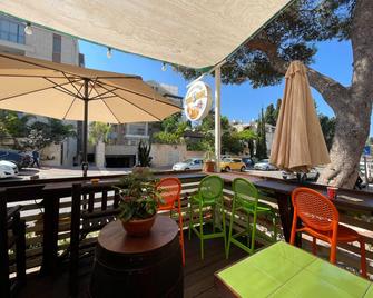 روتشيلد مانشون - حيفا - شرفة مرصوفة