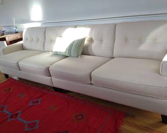 Federal Hill - Central, fully renovated townhouse. Close to restaurants and bars - Baltimore - Wohnzimmer