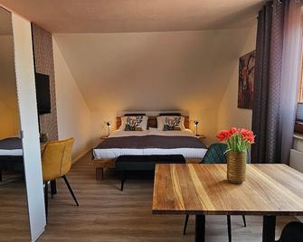 Elodia Luxury Apartment - Wi-Fi, Smart Tv, Terrace, Kitchen, Towels - Heidenheim - Ložnice