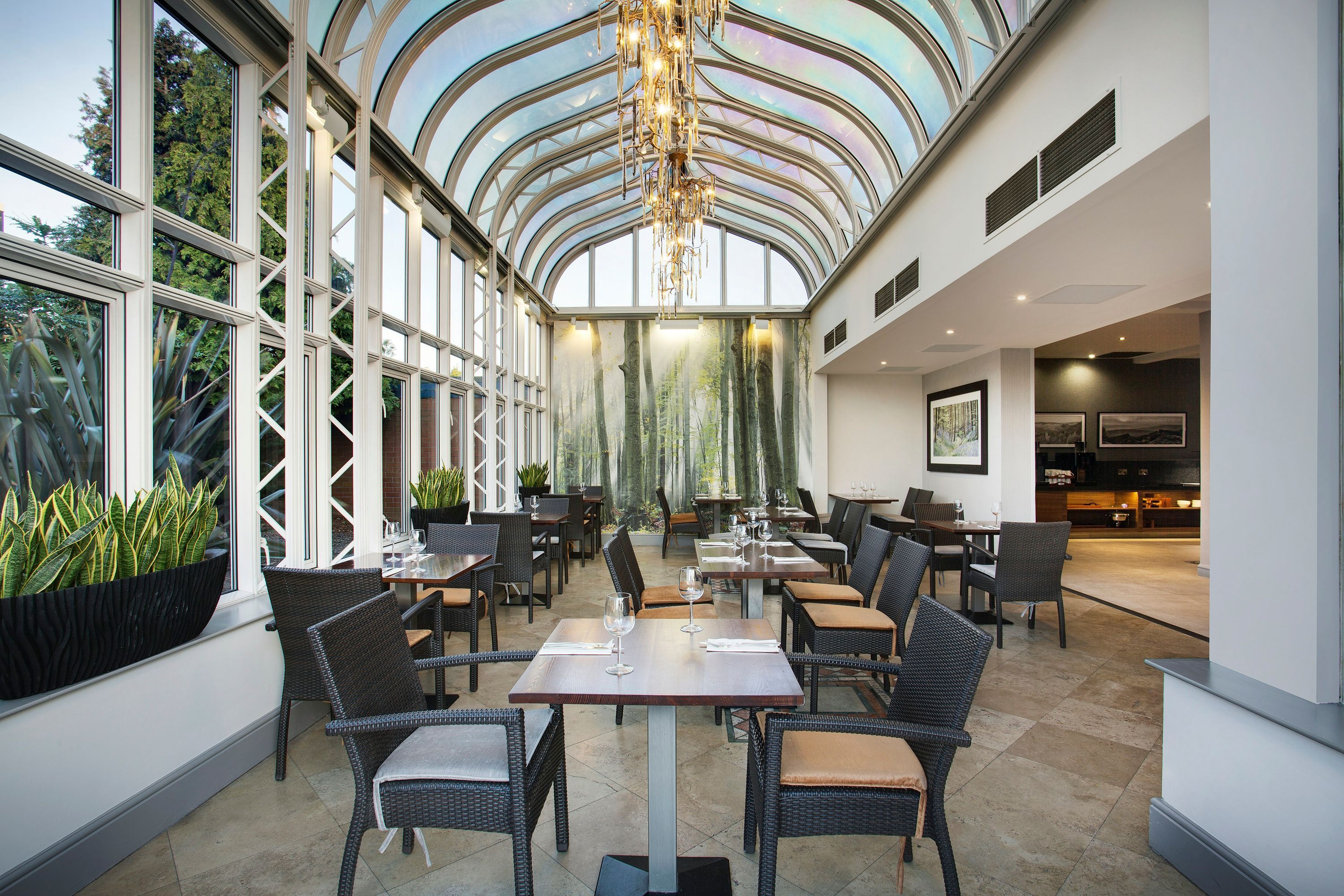 ليوناردو هوتل إيست ميدلاندز أيربورت - ديربي - مطعم