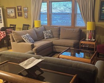 Secluded & Quiet on the Beautiful Kalamazoo River - Saugatuck-Douglas-Fennville - Fennville - Sala de estar