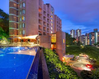 Hotel Dann Carlton Belfort Medellin - เมเดยิน - สระว่ายน้ำ