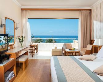 Constantinou Bros Pioneer Beach Hotel - Paphos - Bedroom