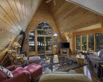 Waterfront modified A-frame on chain of 10 lakes - Manitowish Waters - Living room