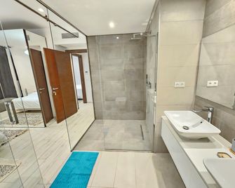 Stylish luxe house with gardens in la Marsa - La Marsa - Bathroom