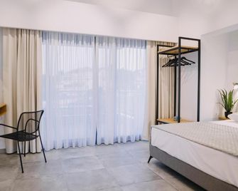 Blue Stone Luxury Suites - Limenaria - Schlafzimmer