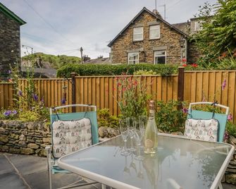 Anniversary Cottage - Ambleside - Patio