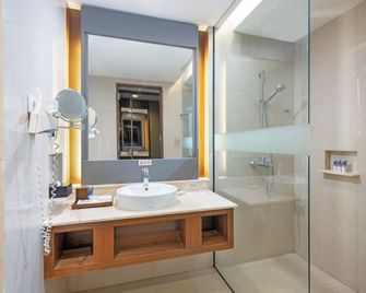 ARTOTEL Suites Bianti Yogyakarta - Daerah Istimewa Yogyakarta - Kamar Mandi
