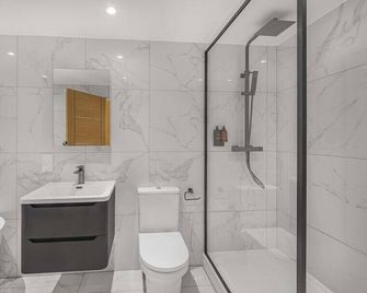 Rooms at The Vault - Buxton - Bagno