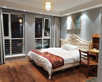 7080 Apartment Hotel - Qingdao - Bedroom