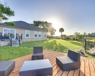 7 Mi to Dtwn Jacksonville: Riverfront Home w/ Deck - Jacksonville
