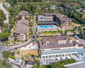 Hotel Leonardo da Vinci - Limone sul Garda - Building