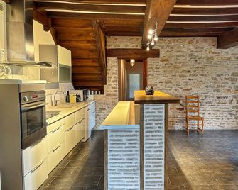 Detached house ideal for stay with family or friends - Tournus - Kuchyň