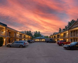 SureStay Plus by Best Western Salmon Arm - Salmon Arm - Building