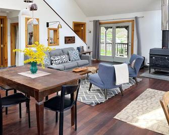 Serene Retreat on a Stream - Phoenicia - Living room