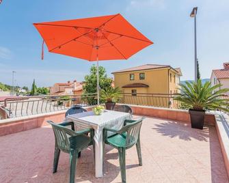 1 Bedroom Beautiful Apartment In Rabac - Rabac - Balcone