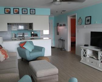 Executive Keys Condominiums on the Beach - Port Aransas - Living room