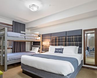 Deluxe Poolside Suite - Sleeps 8 | Resort Perks - Canmore - Habitación
