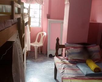 Cvnb Bed & Bath - Hostel - Baguio - Camera da letto