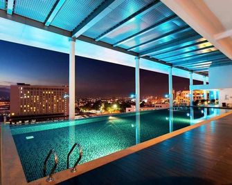 Asia Melaka Hotel Managed By The Straits Hotel & Suites - Melaka - Kolam