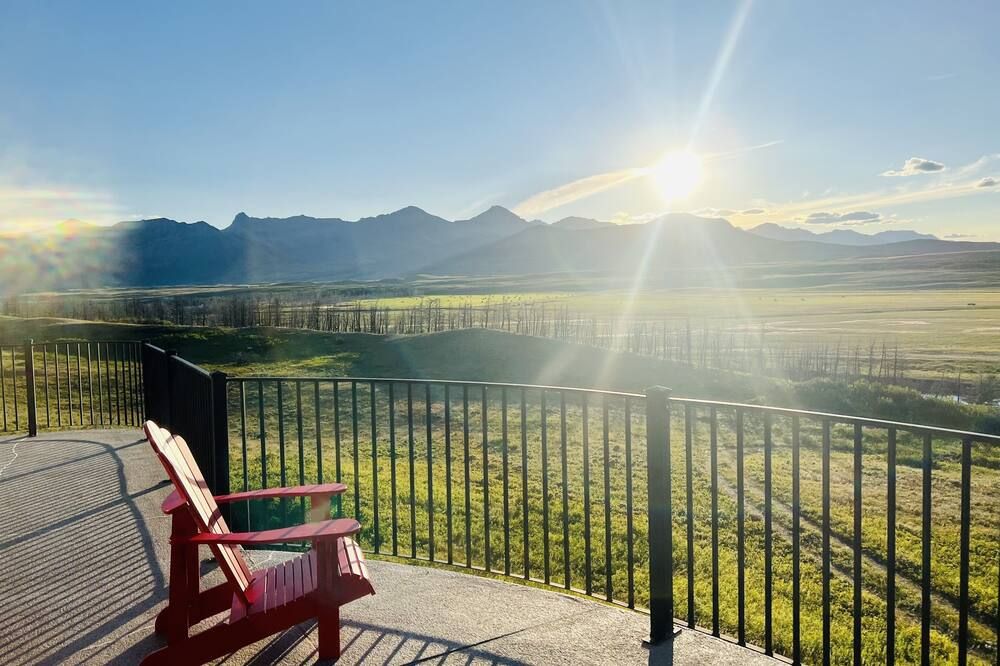 Huge Waterton River Lodge (Residence on a beautiful 3 acres backing the river) - Waterton - Balcón