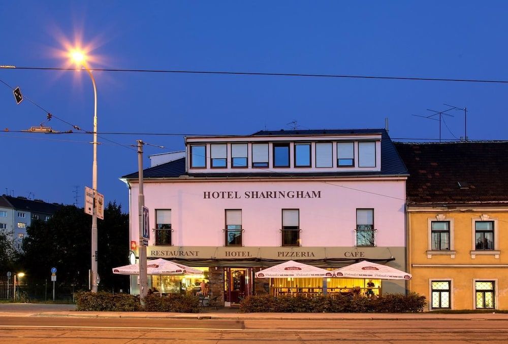 Hotel Sharingham thumbnail 2