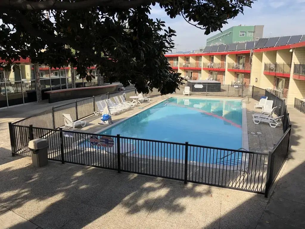 The Garden Inn Oakland Airport - Oakland - Piscina