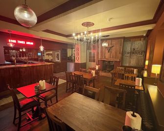 ザ イーブンロード ルームズ アット ファイアハウス オックスフォード - ウィットニー - バー