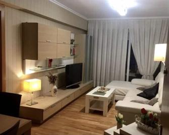 Nice and cozy apartment on the beach of Laredo (Salve beach) - Laredo - Sala de estar
