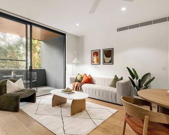 Hall St Apartments by Urban Rest - Sydney - Living room