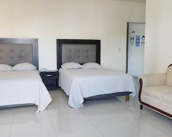 Hotel Insurgentes Express - Tepic - Schlafzimmer